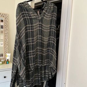 Free people oversized long sleeve top. Size Small. Sparkly